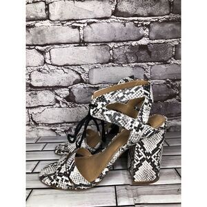 Gianni Bini After Hours White Black Snake Lace Block Heel Sandals Women Sz 7.5M